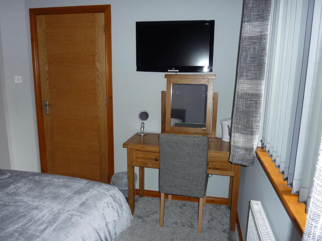 Inverness. Private double room with en suite. Room only. room 4