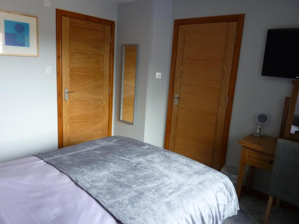 Inverness. Private double room with en suite. Room only. room 5